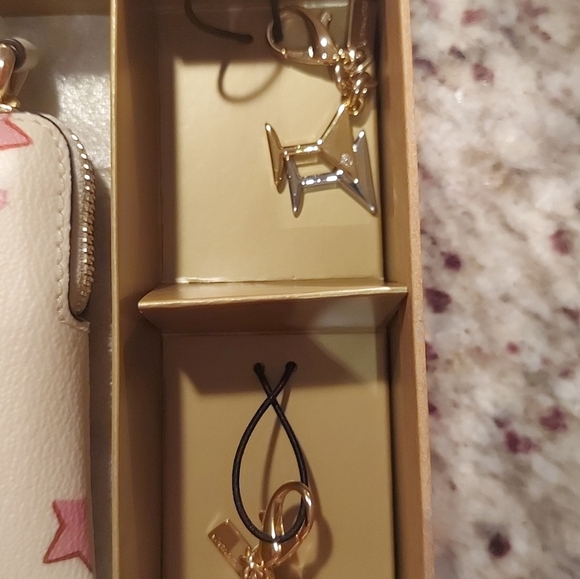 Coach wristlet - Picture 4 of 6